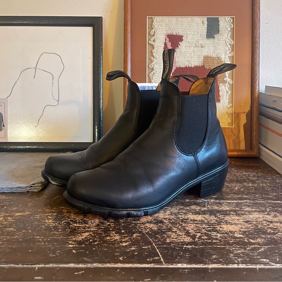 Blundstone Shoes - Blundstone Heeled Black Leather boot ~ size 8.5 ~ Like new